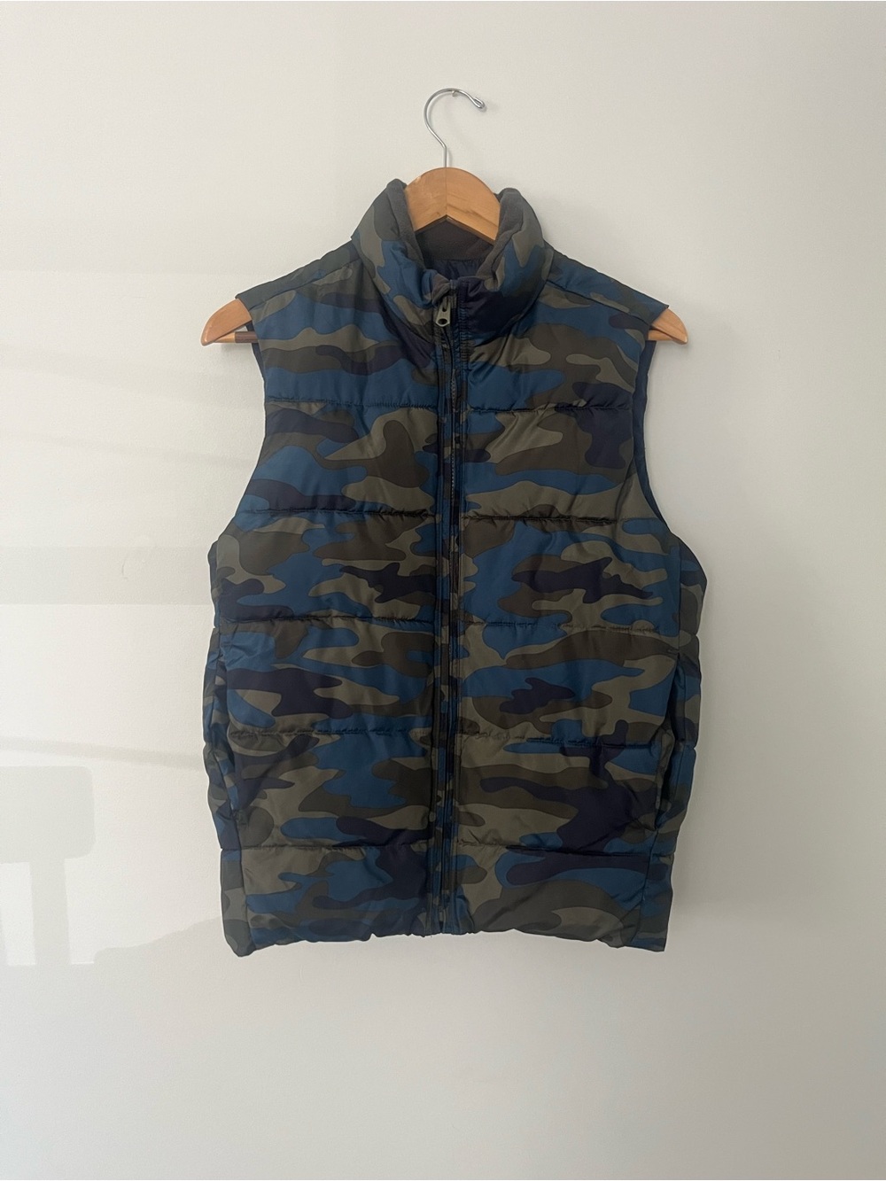 GAP boys Blue & Green Camo Puffer Vest size XL